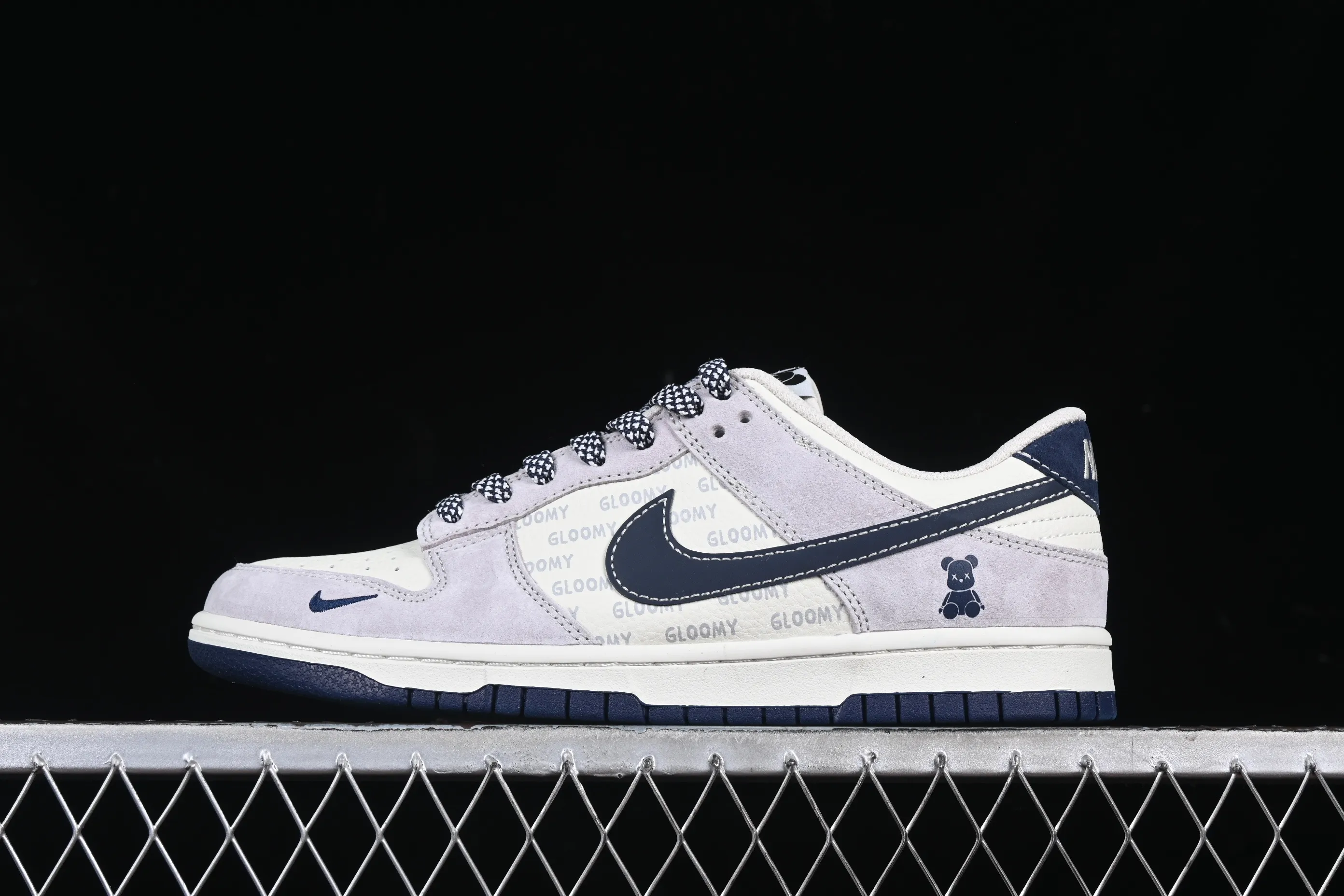 All categories Nk SB Dunk Series Nk SB Dunk Low High-end customized low-top sneakers Nk SB Dunk Low Violent Bear collaboration Deep Blue Pig 8th anniversary high-end customized low-top casual sneakers DJ2024-104